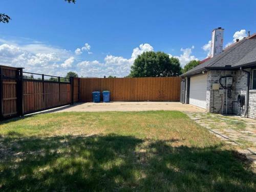 Gorgeous 4 Bedroom With Electric Gate!