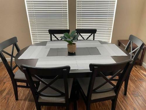 Gorgeous 4 Bedroom With Electric Gate!