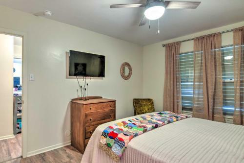 Pet-friendly Rockport Home, 2 Mi To Beach!