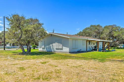 Pet-friendly Rockport Home, 2 Mi To Beach!