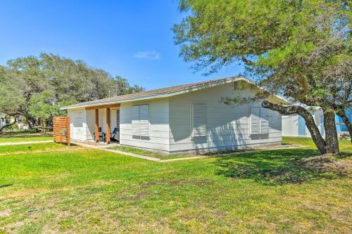 Pet-friendly Rockport Home, 2 Mi To Beach!