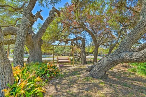 Pet-friendly Rockport Home, 2 Mi To Beach!