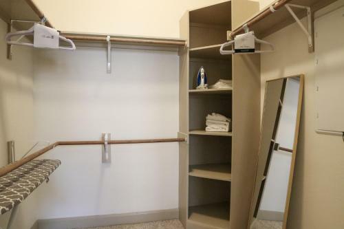 Apartamento Lovely 1 Bedroom With Study Close To All The Action!