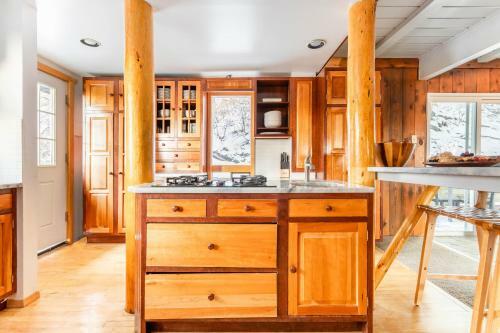 Treetop By Avantstay Rustic Secluded Cabin W Views In Summit Park