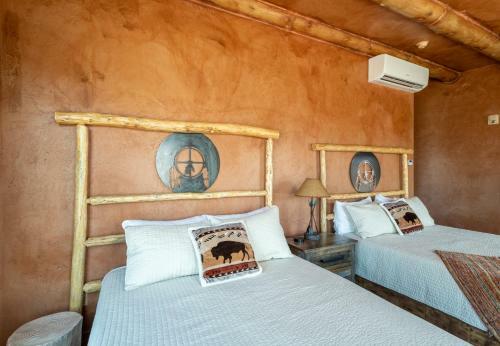 Zion White Bison Glamping & Rv Resort - Tipis And Kivas