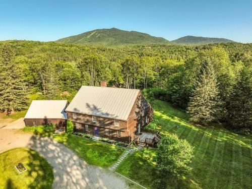 Colonial Home Directly On Kingdom Trails!