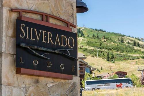 Spacious Two Bedroom With Pool Steps To Skiing And Golf Enjoy Sv322ab