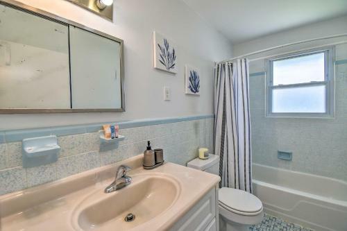 Bright Norfolk Home Less Than Half Mi Stroll To Beach