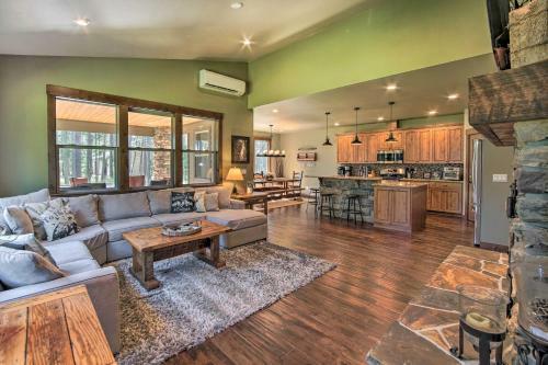 Modern-rustic Ronald Getaway Hot Tub, Grill!