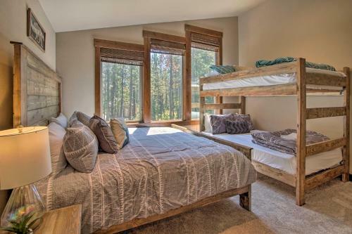 Modern-rustic Ronald Getaway Hot Tub, Grill!