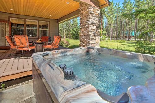 Modern-rustic Ronald Getaway Hot Tub, Grill!