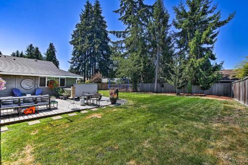 Modern Gem With Beautiful Backyard And Hot Tub!
