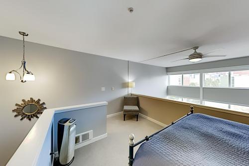 Hotel Belltown Condo Unit 733