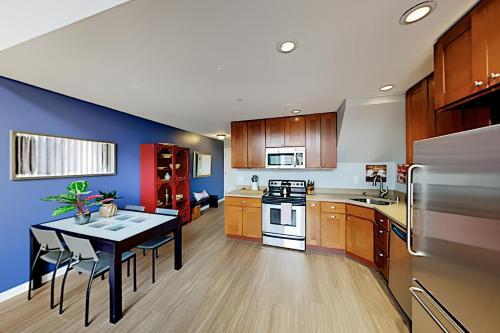 Hotel Belltown Condo Unit 733