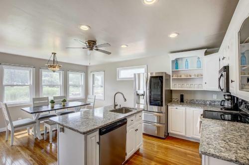 Charming Lake Winnebago Retreat Dock And View!