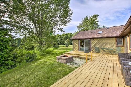 Idyllic Sturgeon Bay Cabin With Fire Pit And View