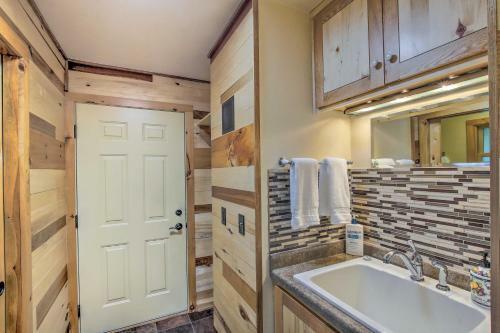Idyllic Sturgeon Bay Cabin With Fire Pit And View