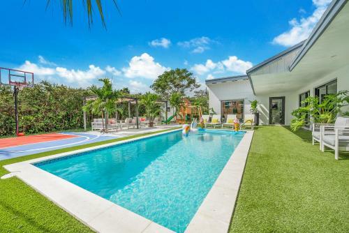Modern 5 Bedrooms Heated Pool 14 Guest (p1)