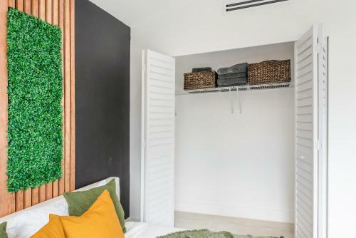 Modern 5 Bedrooms Heated Pool 14 Guest (p1)