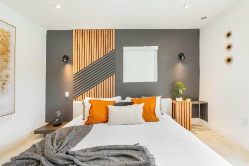 Modern 5 Bedrooms Heated Pool 14 Guest (p1)