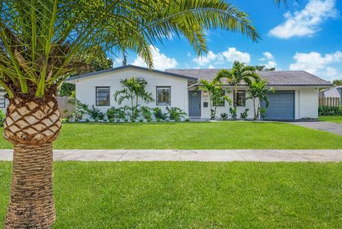 Modern 5 Bedrooms Heated Pool 14 Guest (p1)