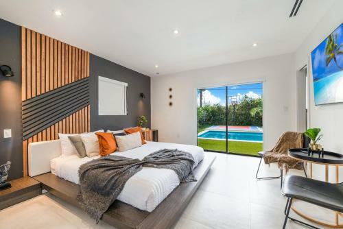 Modern 5 Bedrooms Heated Pool 14 Guest (p1)