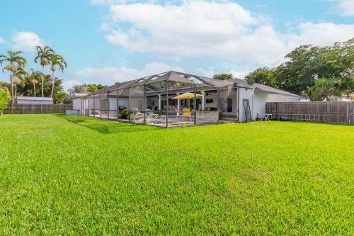 Spacious 3 Bed/2.5bath Miami Home W/ Pool!