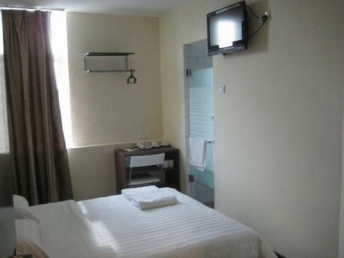 101 Lake View Hotel