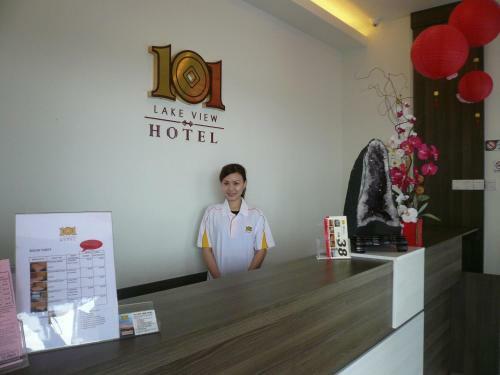 101 Lake View Hotel