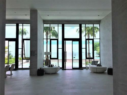 Luxury Beachfront Apartment Aeras