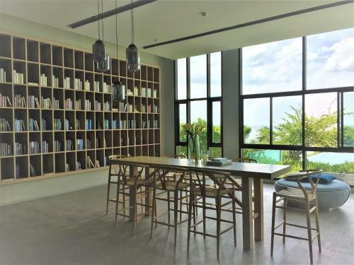 Luxury Beachfront Apartment Aeras