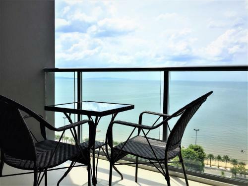Luxury Beachfront Apartment Aeras