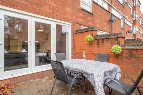 Central Birmingham 3 Bed Spacious 4 Floor Property