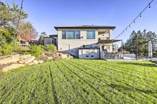 Grand Villa With Striking Views And Infinity Pool
