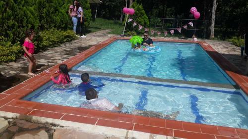 Casa Campestre Con Piscina Y 3 Habitaciones