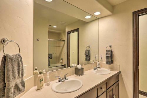Upscale Edwards Townhome With Hot Tub And Deck!