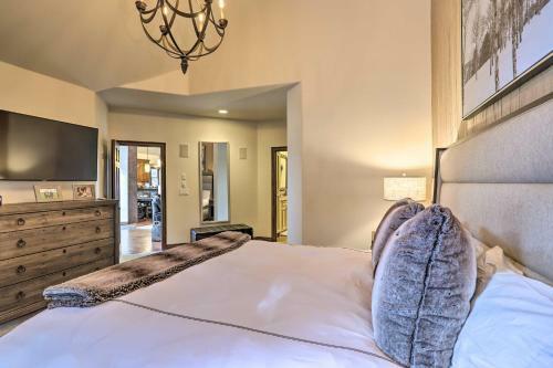 Upscale Edwards Townhome With Hot Tub And Deck!