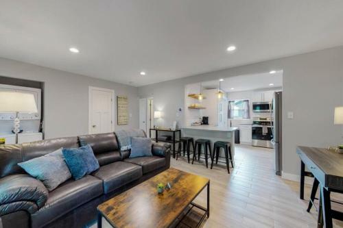 Denver Remodeled Upper Unit With 2 King Beds