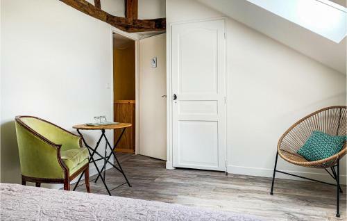 Nice Home In Bourgueil With Wifi And 4 Bedrooms
