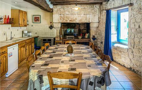 Nice Home In Bourgueil With Wifi And 4 Bedrooms