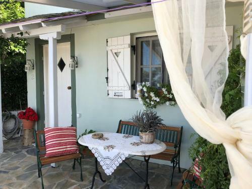 Eva's House Mouresi