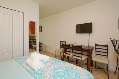 Amazing Location - Ocean Drive & Beach Front Apartment