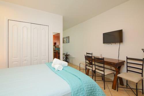 Amazing Location - Ocean Drive & Beach Front Apartment