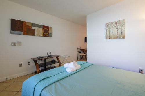 Amazing Location - Ocean Drive & Beach Front Apartment