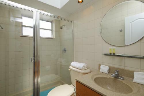 Amazing Location - Ocean Drive & Beach Front Apartment
