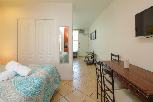 Amazing Location - Ocean Drive & Beach Front Apartment