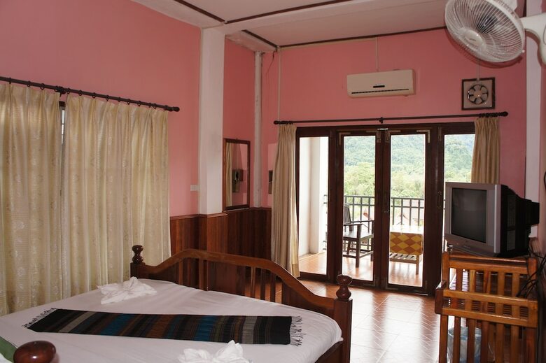 Hostal Domon Guesthouse