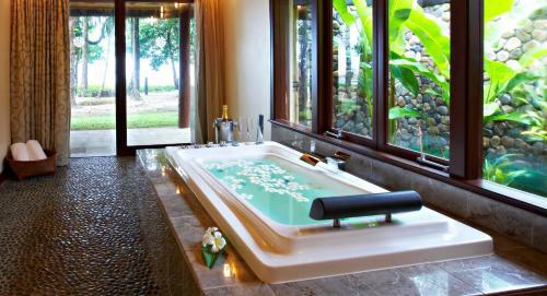 Hotel Nanuku Resort & Spa