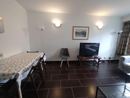 Apartamento 5 Mn (450 M) Walk Metro/la Defense/3br/8pers