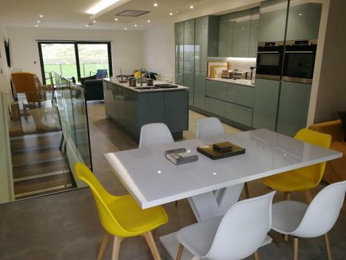 Portrush Luxury Apartment, Currangate